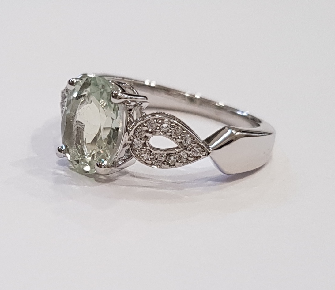 Green amethyst oval ring