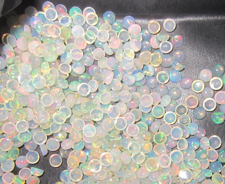 4mm Ethiopian opal round cabs