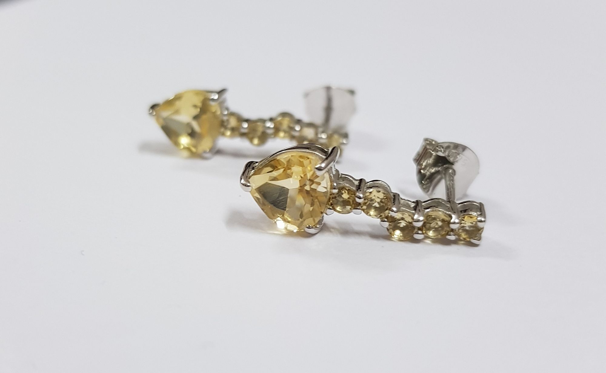 Citrine earring in white gold