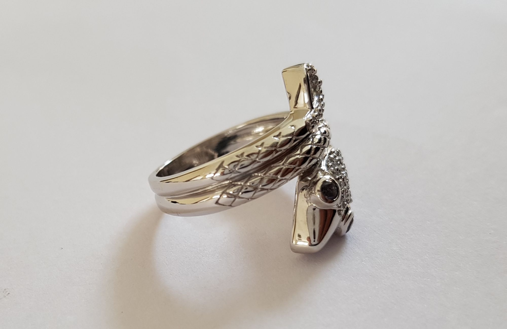 Snake sapphire diamond ring