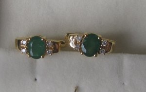 Ear Ring With Diamond and emerald