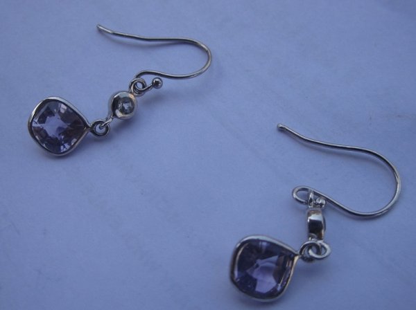 Earring with pink amethyst