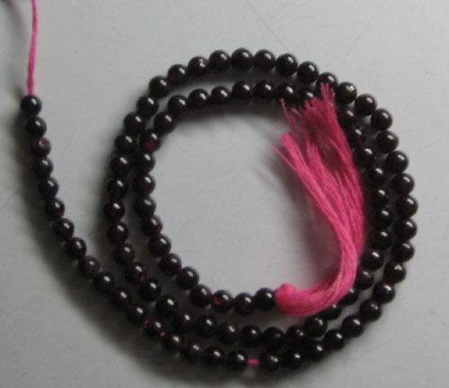 Garnet plain round beads 4mm