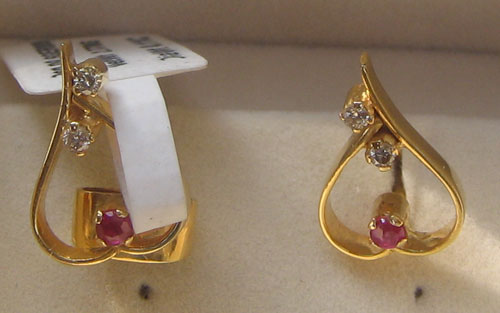 Gold Ear Ring with Ruby & Diamond