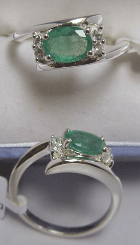Gold Ring With Emerald & White Topaz
