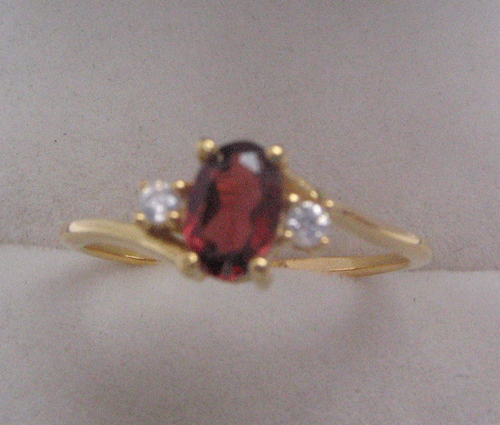 Gold Ring With Garnet and  Diamond