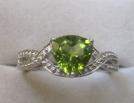 Gold Ring With peridot