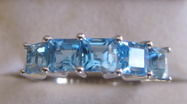 Gold Ring With topaz