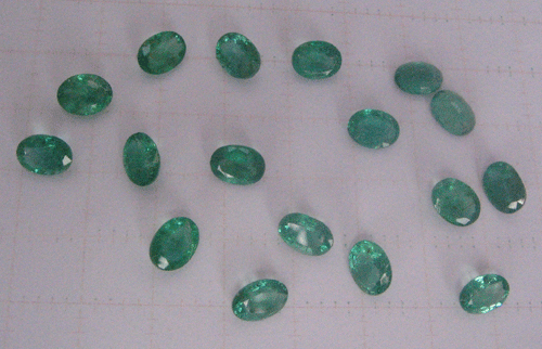 Jambian Oval cut Emerald 8x6