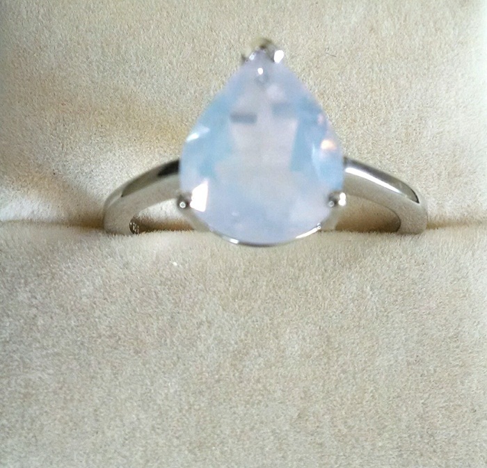 Pear solitaire ring