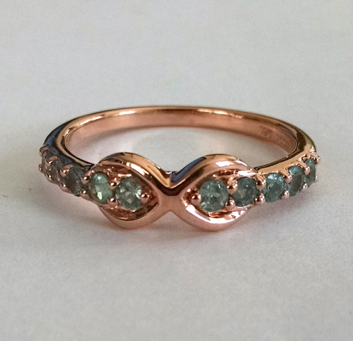 Peridot ring band with rose gold plating
