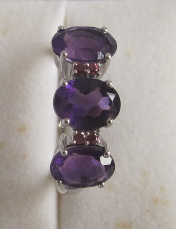Ring With amethyst