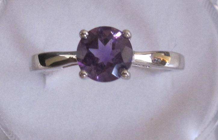 Ring With amethyst 7mm round