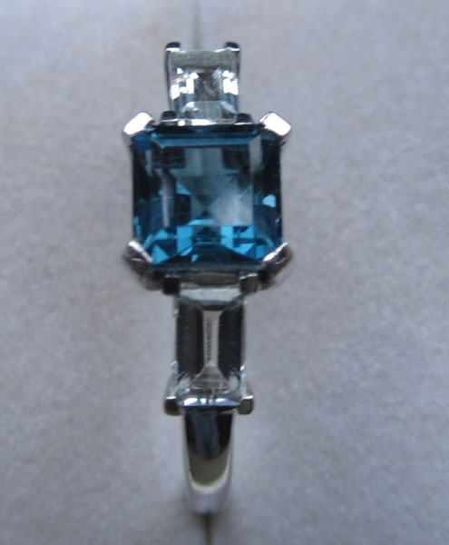 Ring With blue and white topaz