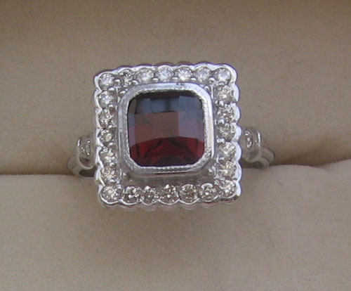 Ring With Diamond & Garnet cushion checker cut