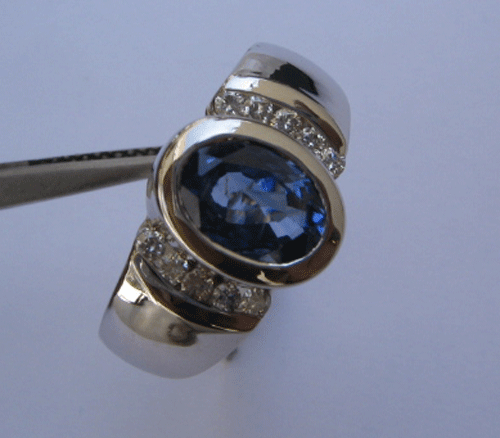 Sapphire oval & Diamond white gold ring
