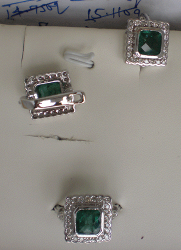 Set With Diamond & Emerald