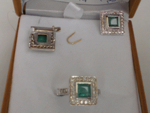 Set With Diamonds & Emerald