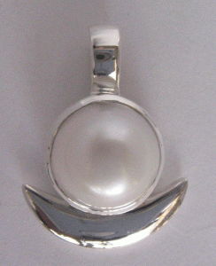 Silver Pendant With Pearl