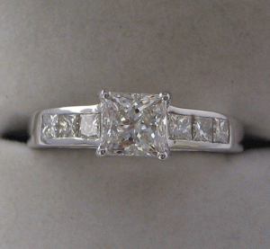 White gold Ring With Diamonds