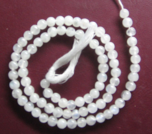 White rainbow plain round beads 4mm
