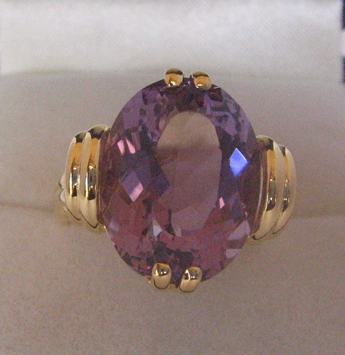 Yellow Gold Amethyst Oval faceted Ring